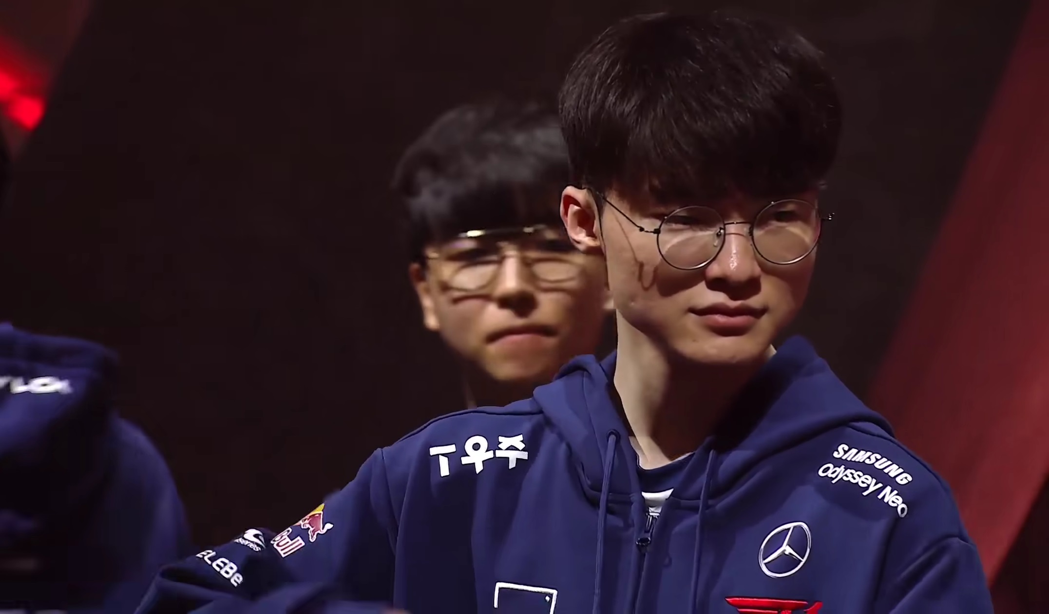 星空体育平台关于Faker新星险胜表现突出，MAD前途光明！全场沸腾不已的信息