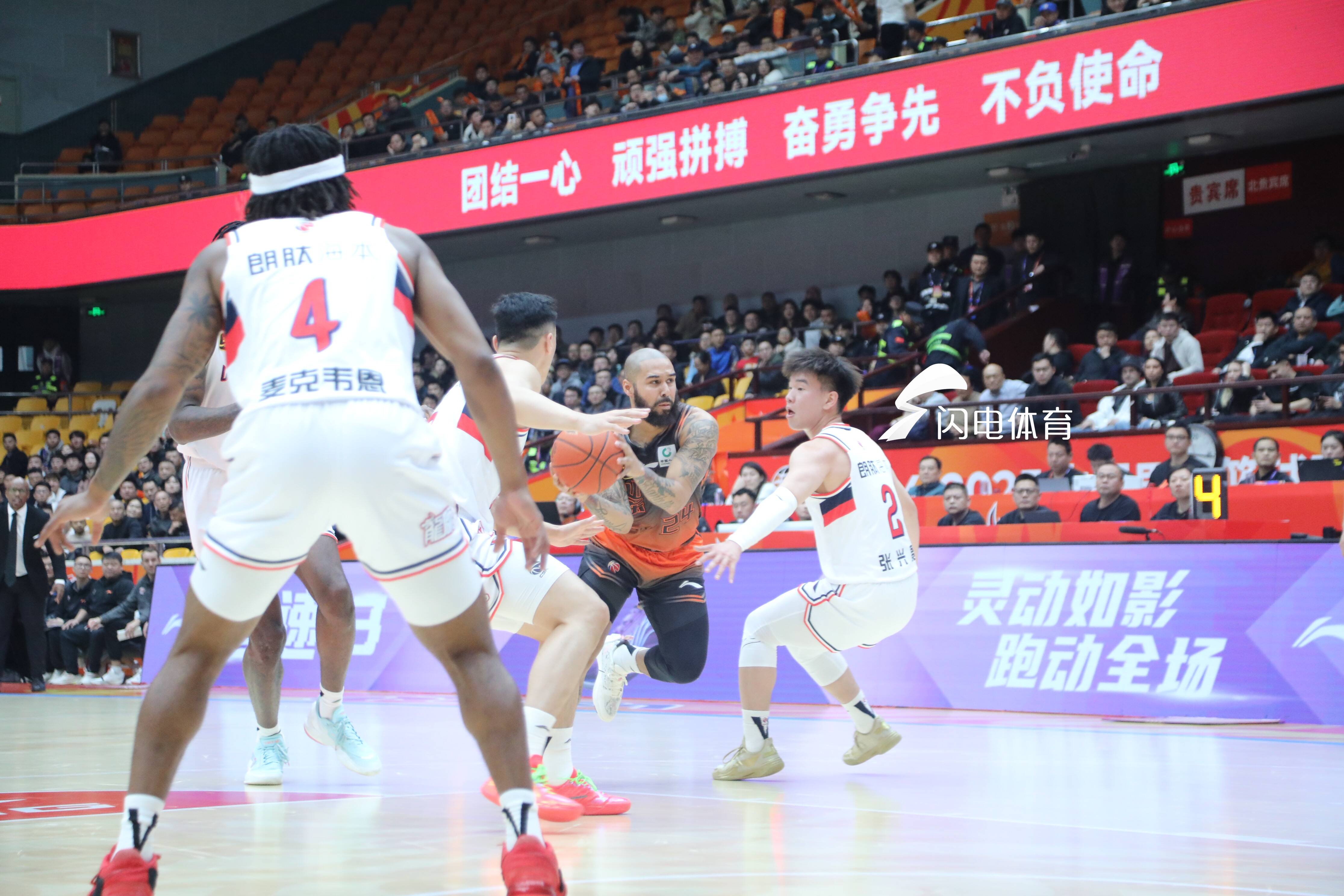 星空体育官网关于CBA常规赛国际比赛日走向成谜，山东泰山官宣签约，媒体盛赞，身体对抗强度拉满的信息