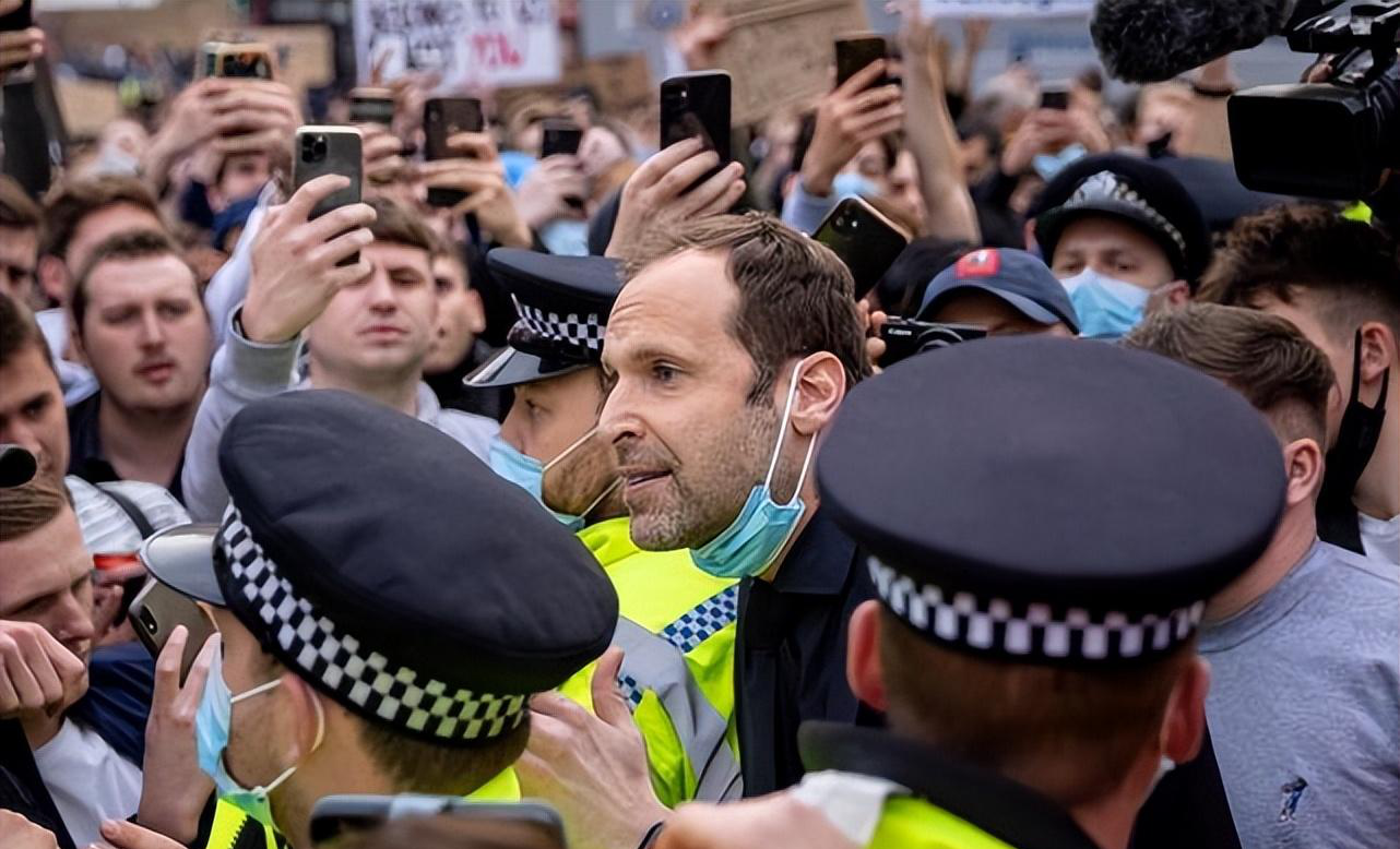 星空体育app下载关于国际比赛日克里夫兰骑士临场应变：欧超杯节点到来；信心回归；更衣室氛围转暖的信息